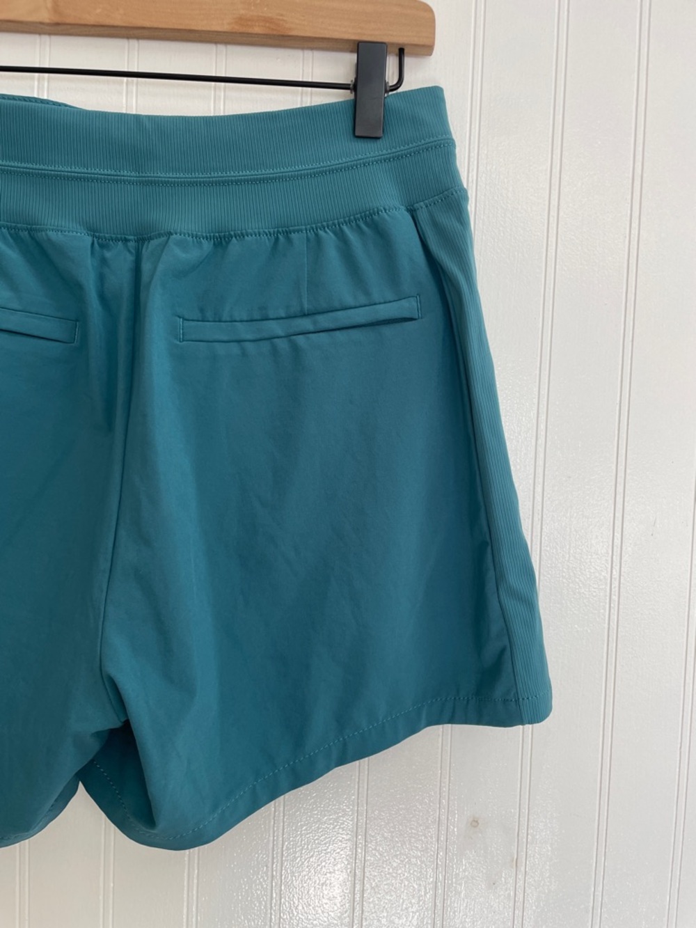 ATHLETA Brooklyn Short 3.5” Inseam in Borealis Green Teal Casual Travel Size 8 - Picture 9 of 11